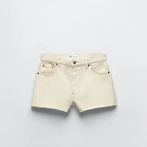 Zara straight cut Frayed denim shorts size 28  Or CA 6 Ecru